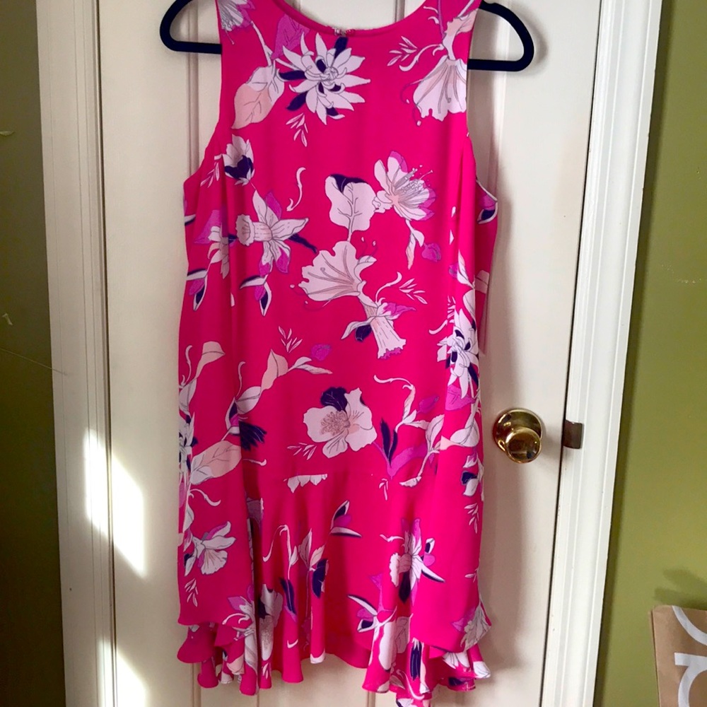 Beautiful floral sleeveless dress.